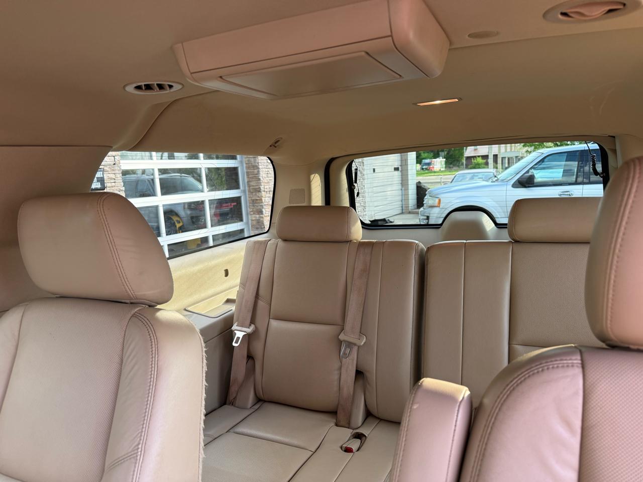 Cadillac Escalade ESV AWD Premium 2011