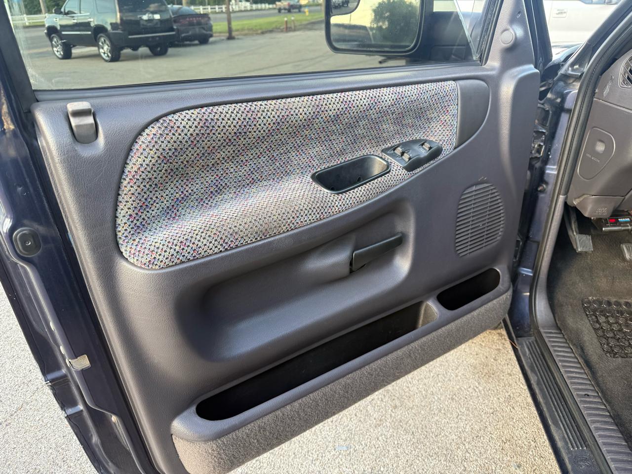 Dodge Ram 1500 Club Cab 6.5-ft. Bed 2WD 1998