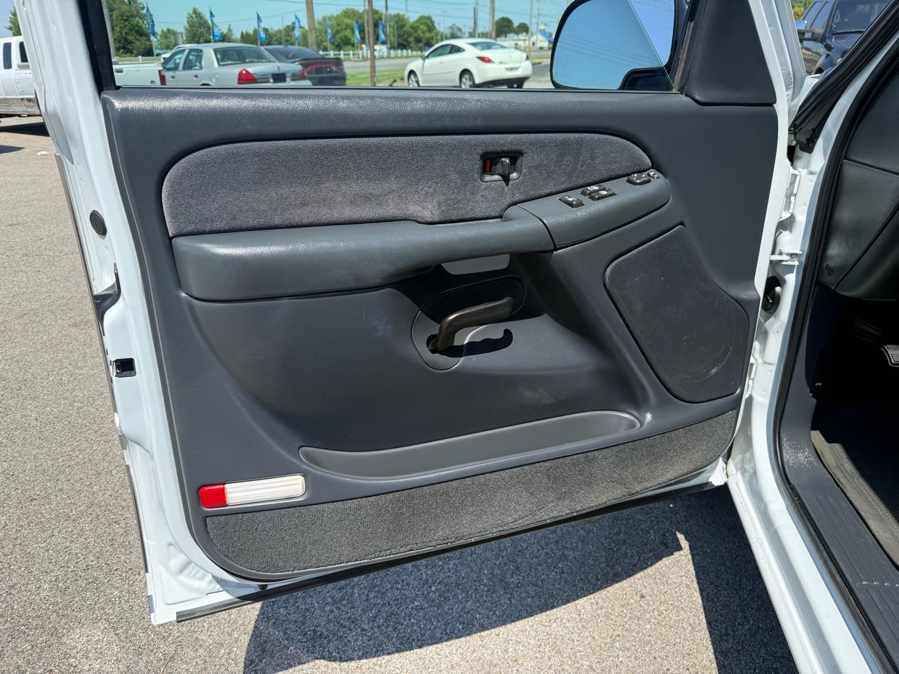Chevrolet Silverado 1500 Short Bed 2WD 2001
