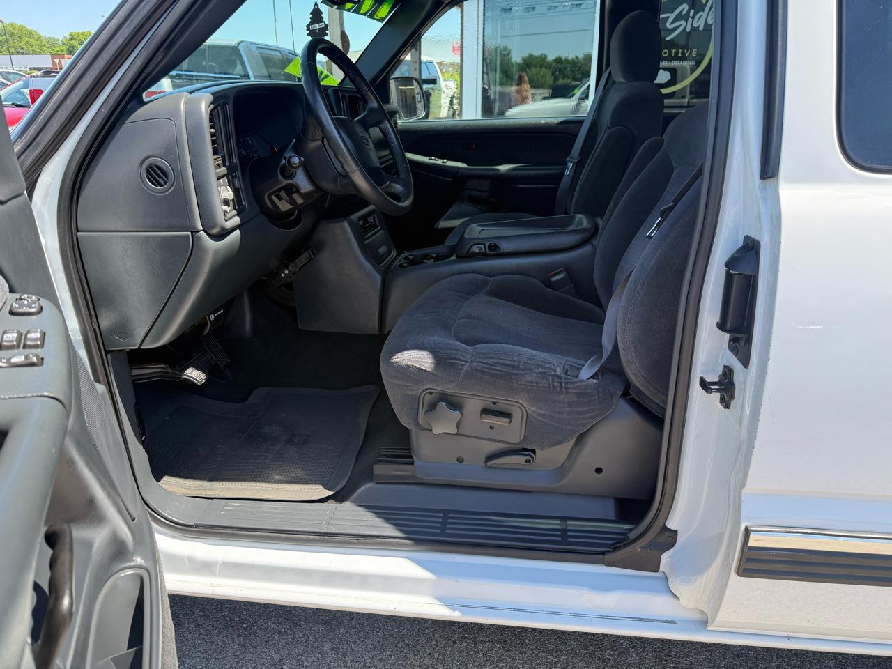 Chevrolet Silverado 1500 Short Bed 2WD 2001