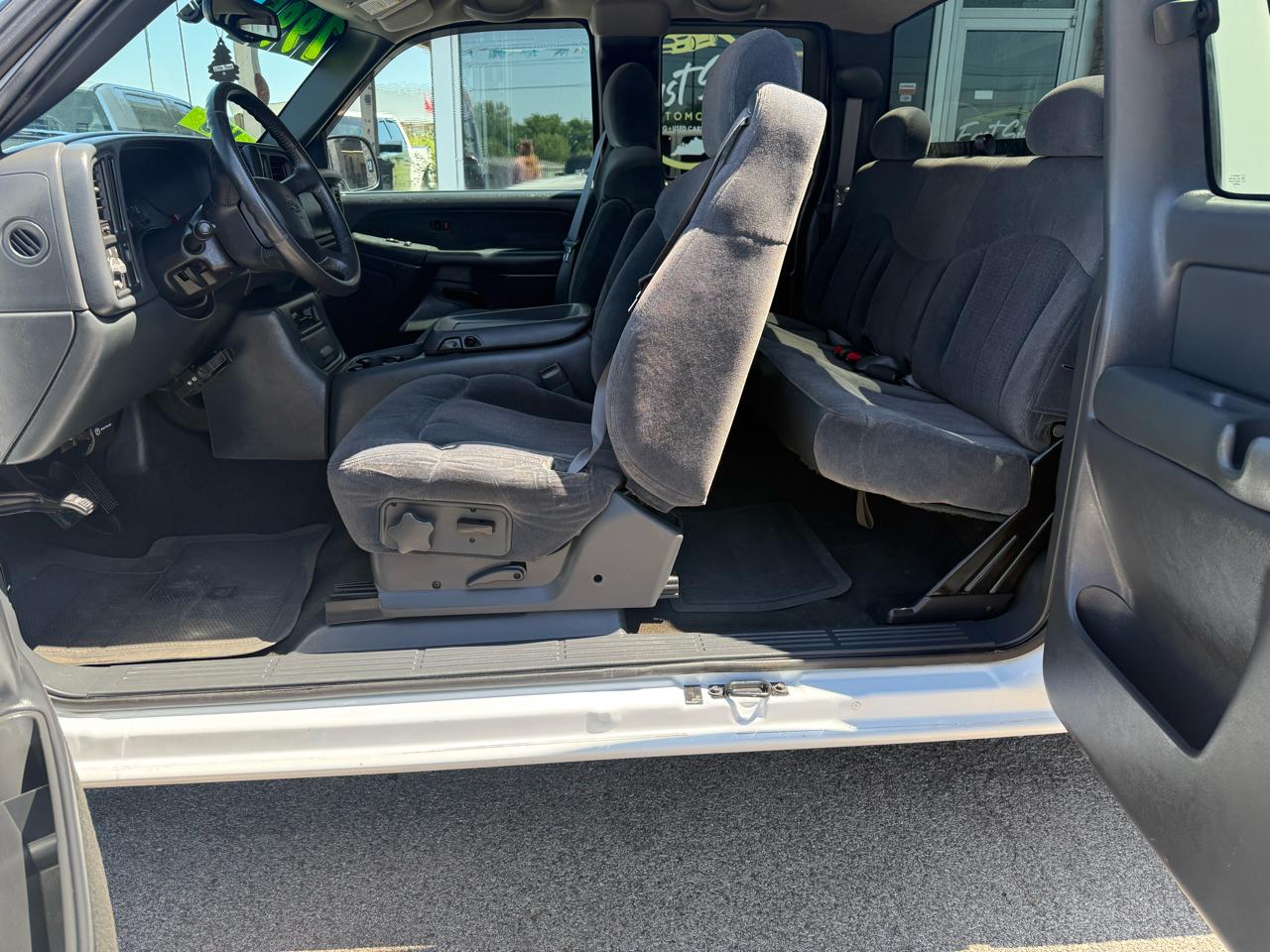 Chevrolet Silverado 1500 Short Bed 2WD 2001