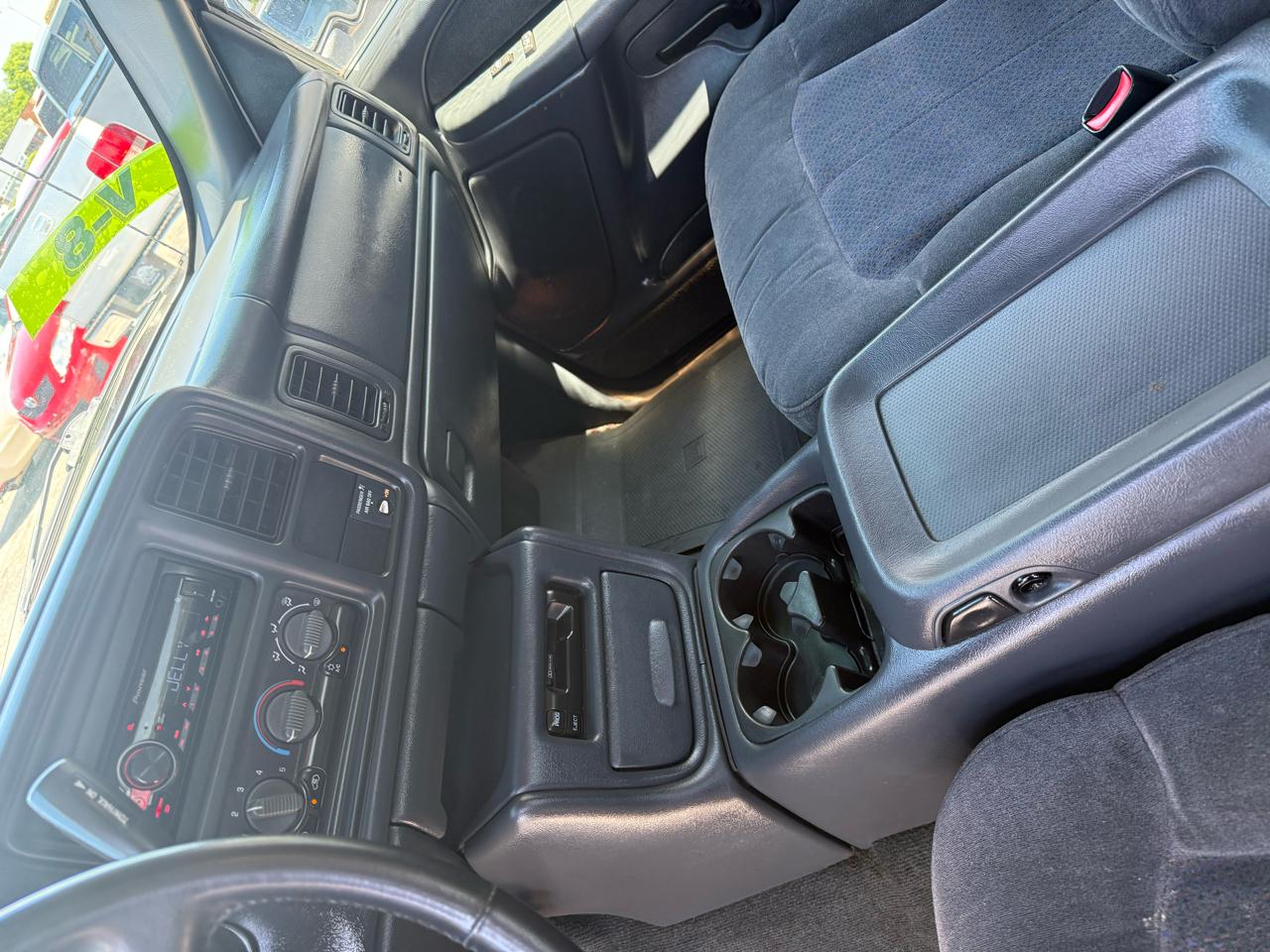 Chevrolet Silverado 1500 Short Bed 2WD 2001