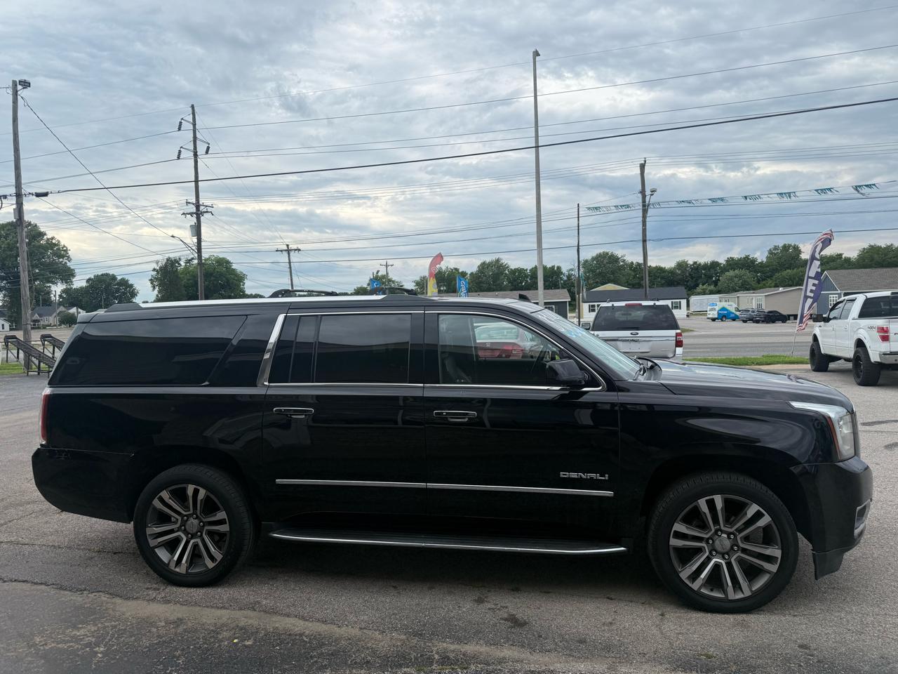 GMC Yukon XL Denali 4WD 2017