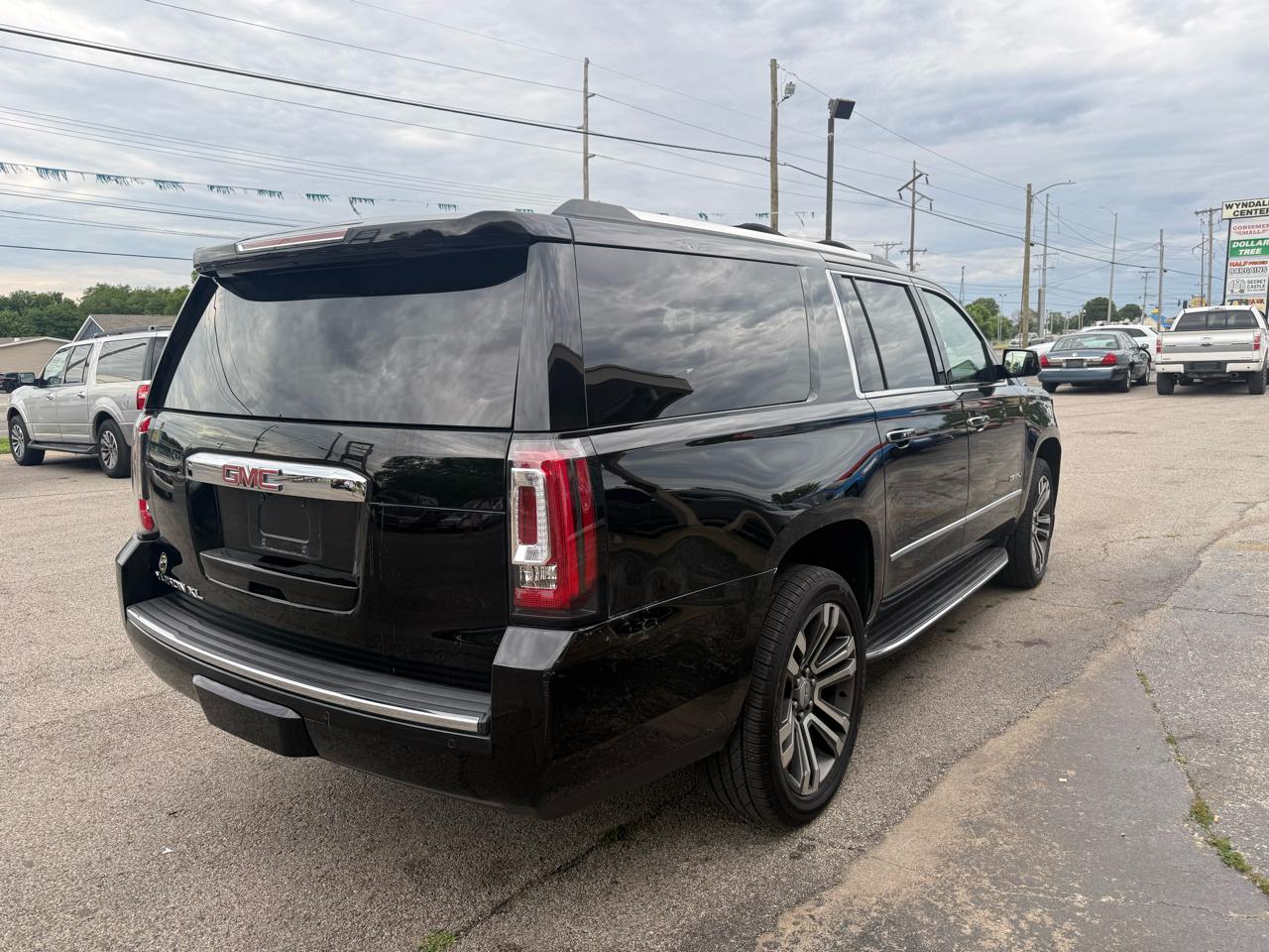 GMC Yukon XL Denali 4WD 2017