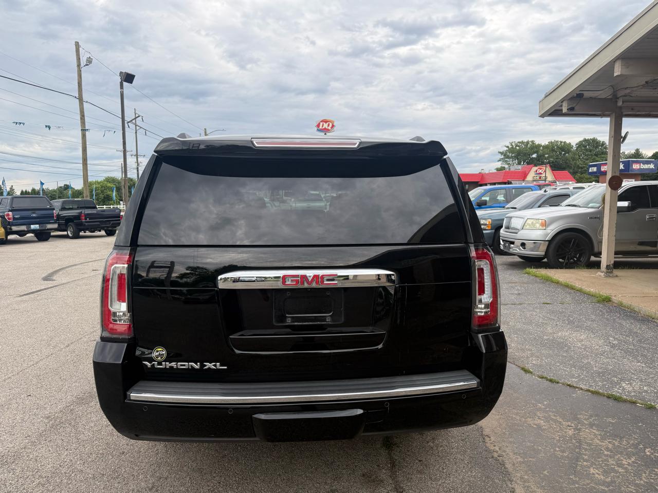 GMC Yukon XL Denali 4WD 2017