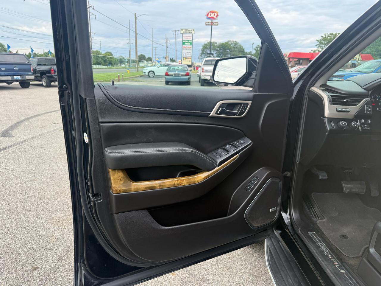 GMC Yukon XL Denali 4WD 2017