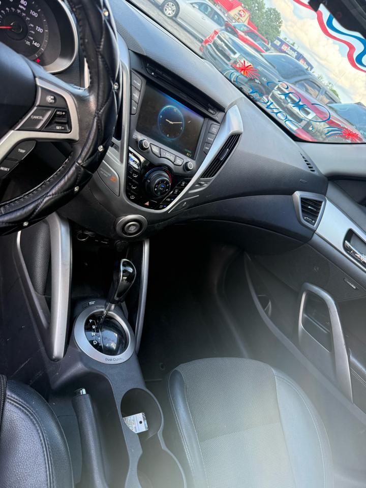 Hyundai Veloster Base 2013
