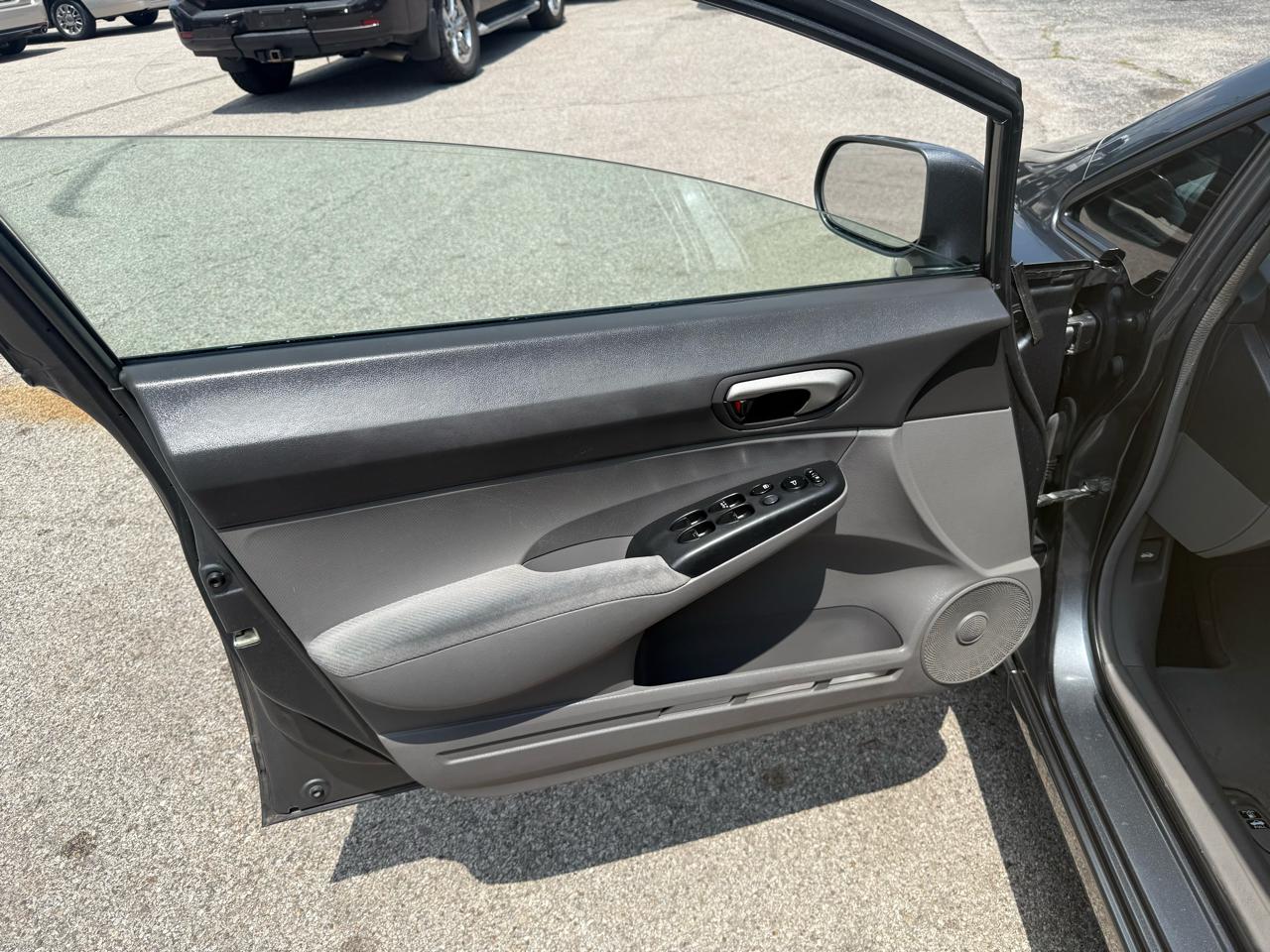 Honda Civic LX Sedan 5-Speed AT 2010