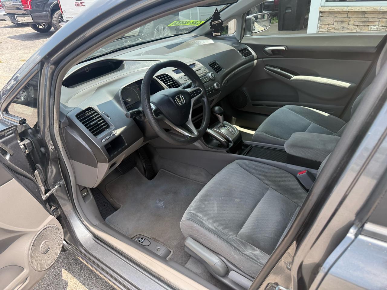 Honda Civic LX Sedan 5-Speed AT 2010