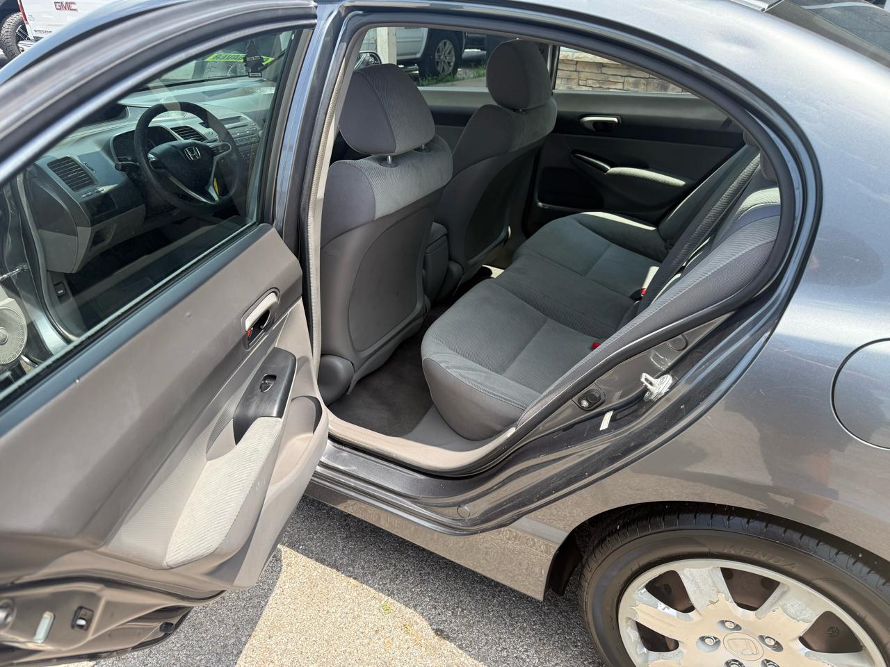Honda Civic LX Sedan 5-Speed AT 2010