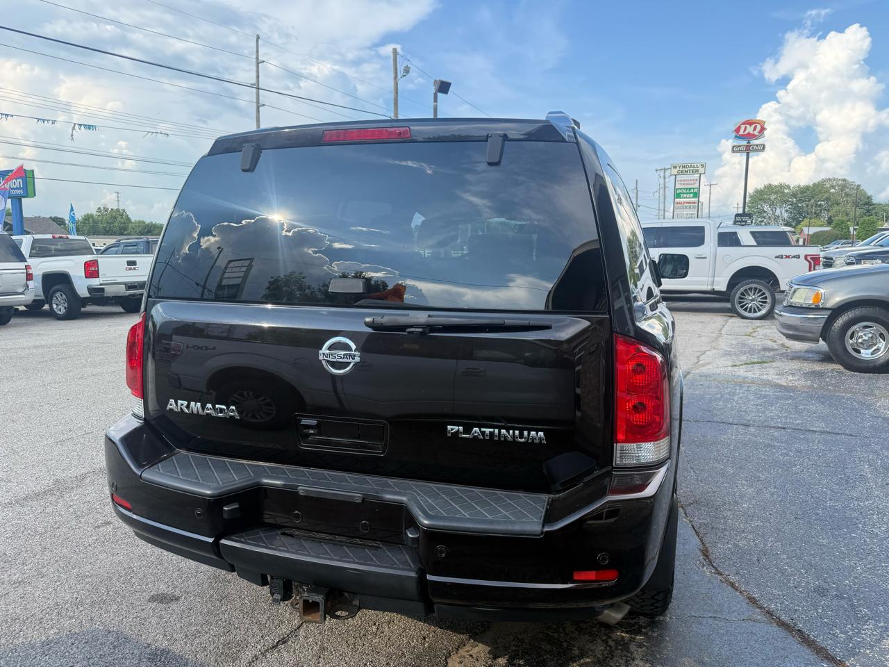 Nissan Armada Platinum 4WD 2012