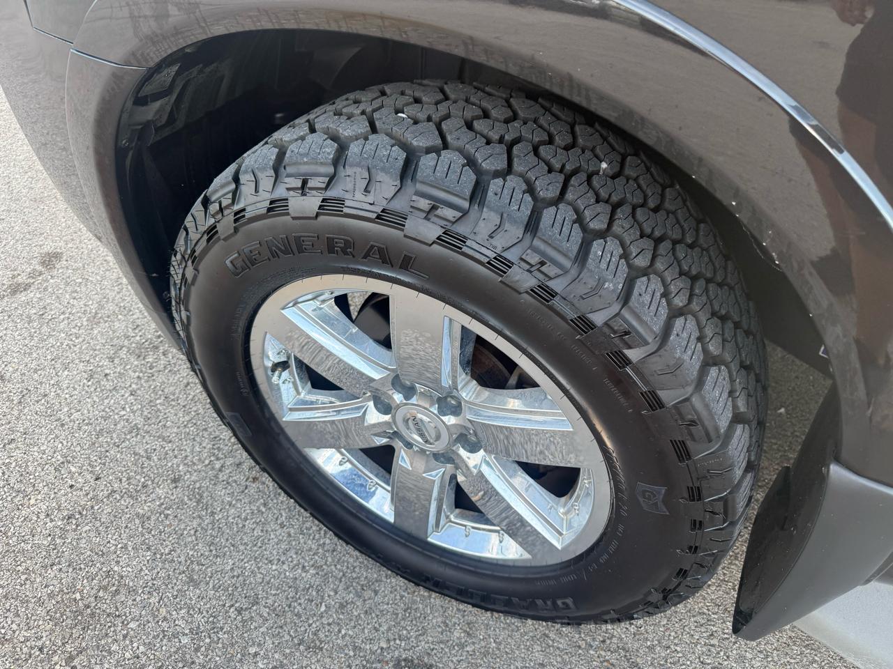 Nissan Armada Platinum 4WD 2012