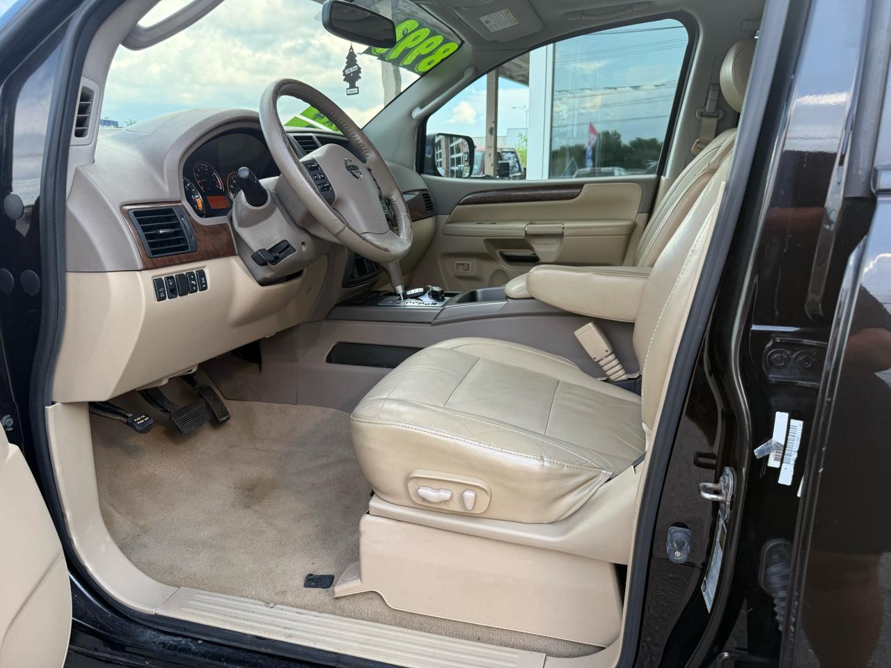 Nissan Armada Platinum 4WD 2012