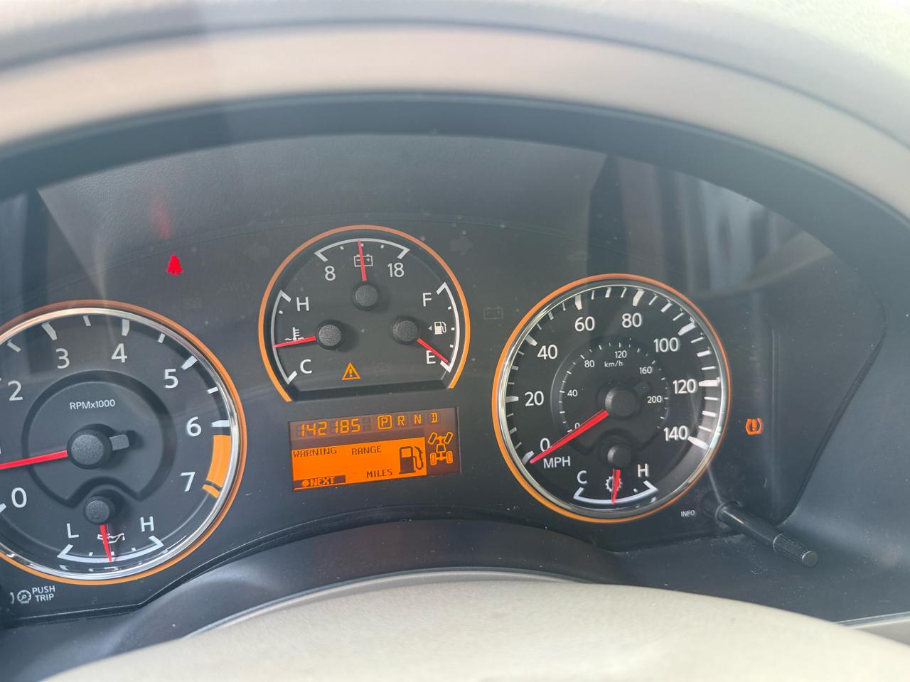 Nissan Armada Platinum 4WD 2012