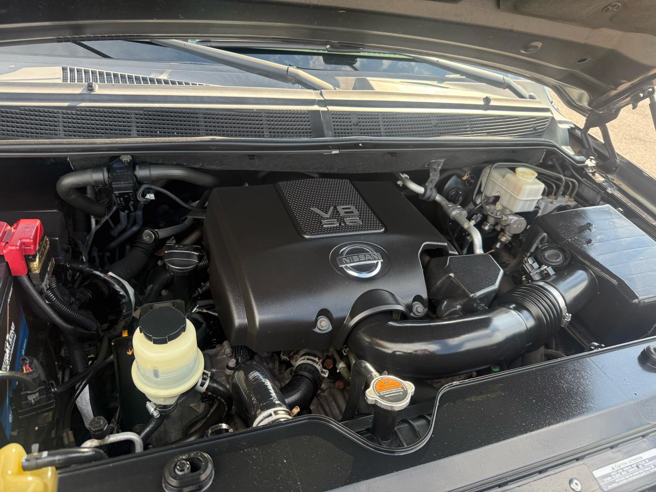 Nissan Armada Platinum 4WD 2012