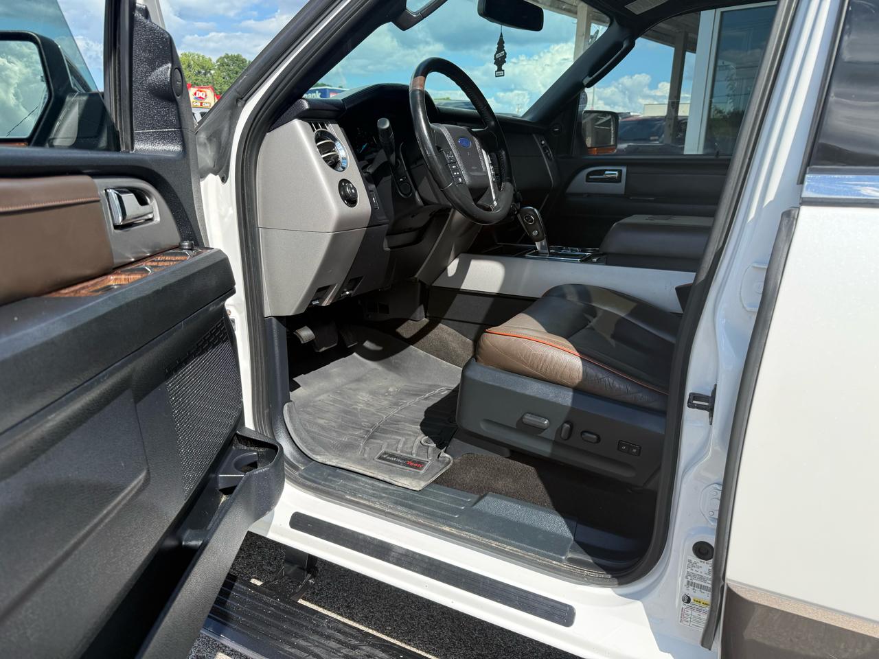 Ford Expedition XLT 4WD 2015