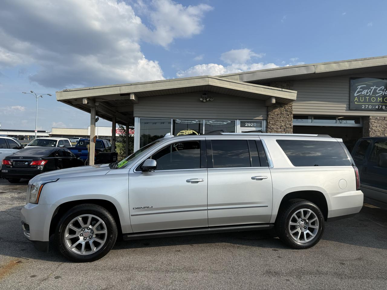 GMC Yukon XL Denali 4WD 2019