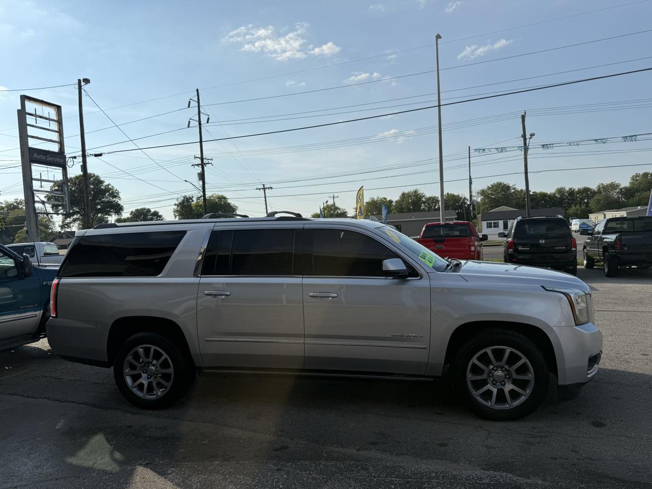 GMC Yukon XL Denali 4WD 2019