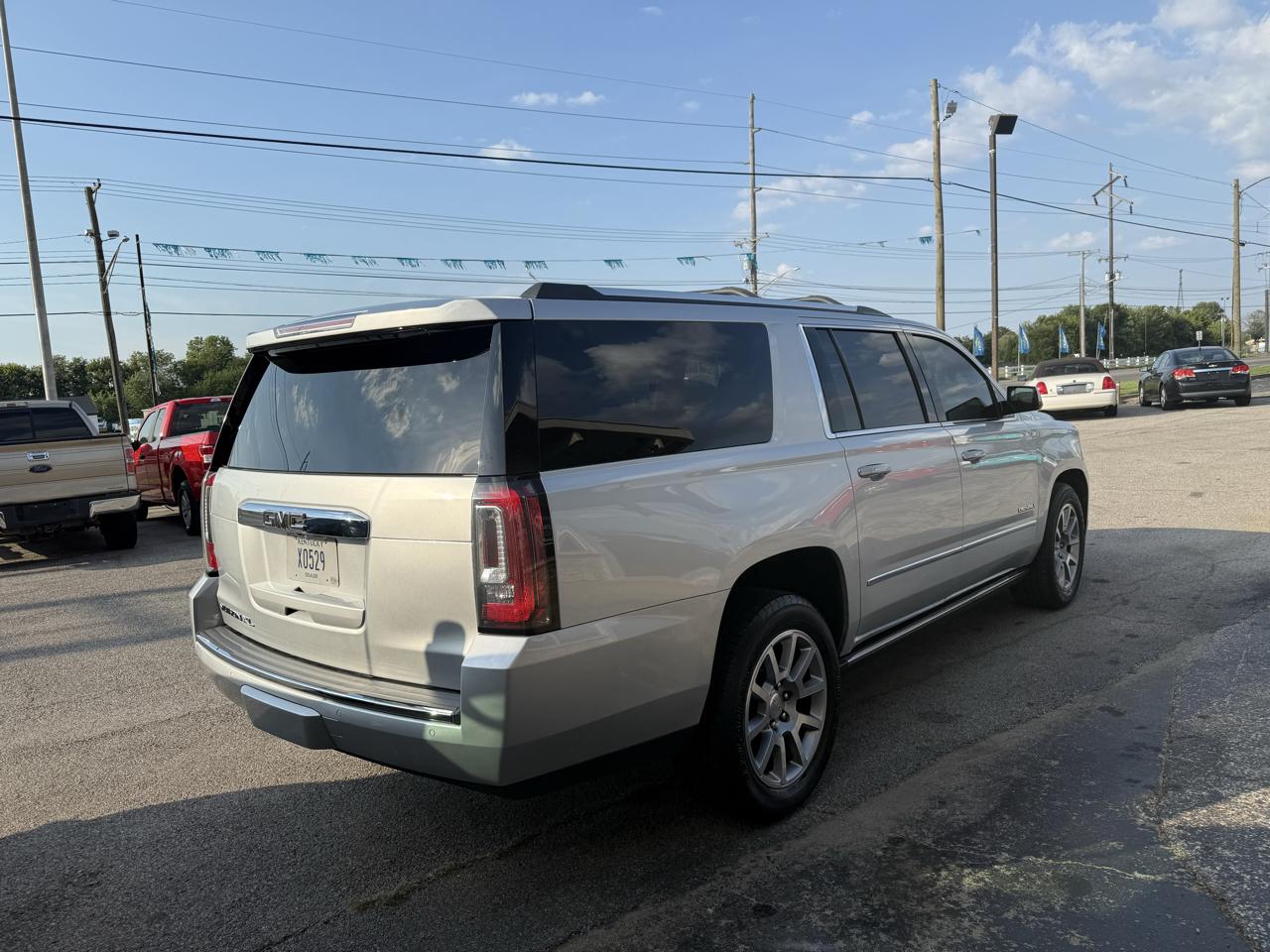 GMC Yukon XL Denali 4WD 2019