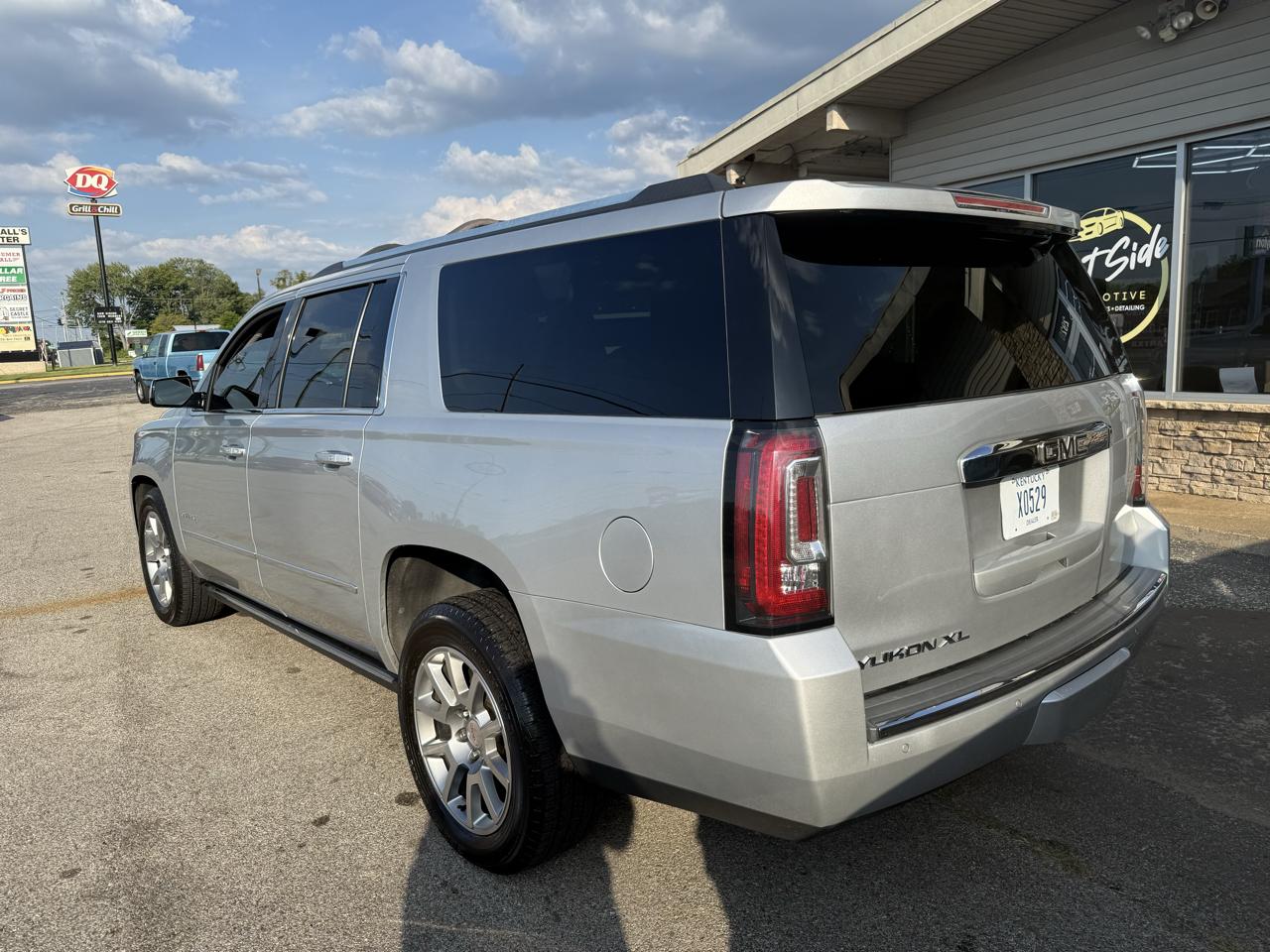 GMC Yukon XL Denali 4WD 2019