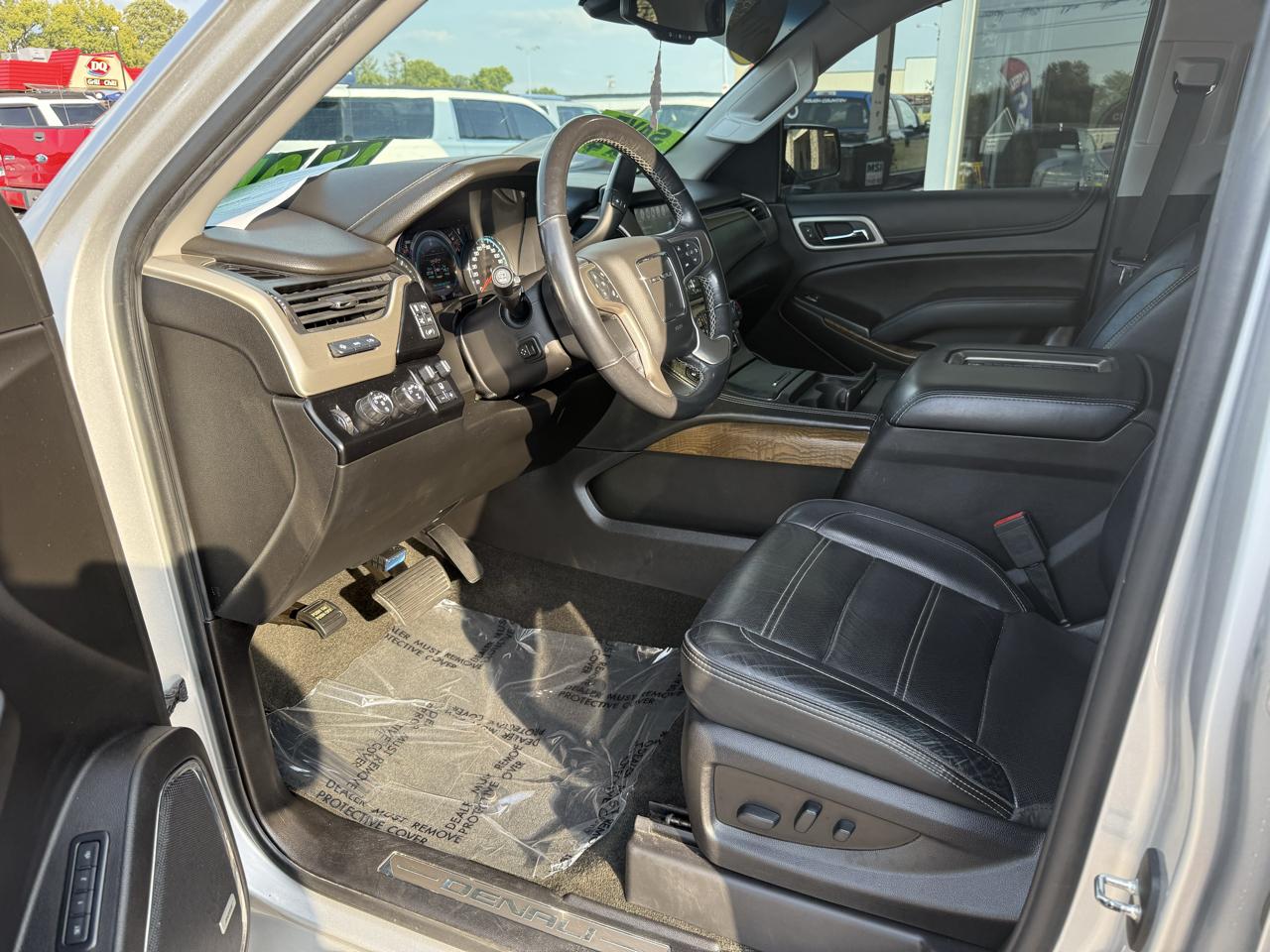 GMC Yukon XL Denali 4WD 2019
