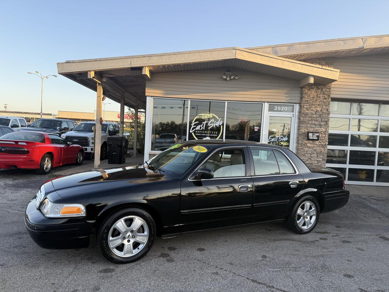 Ford Crown Victoria LX 2011