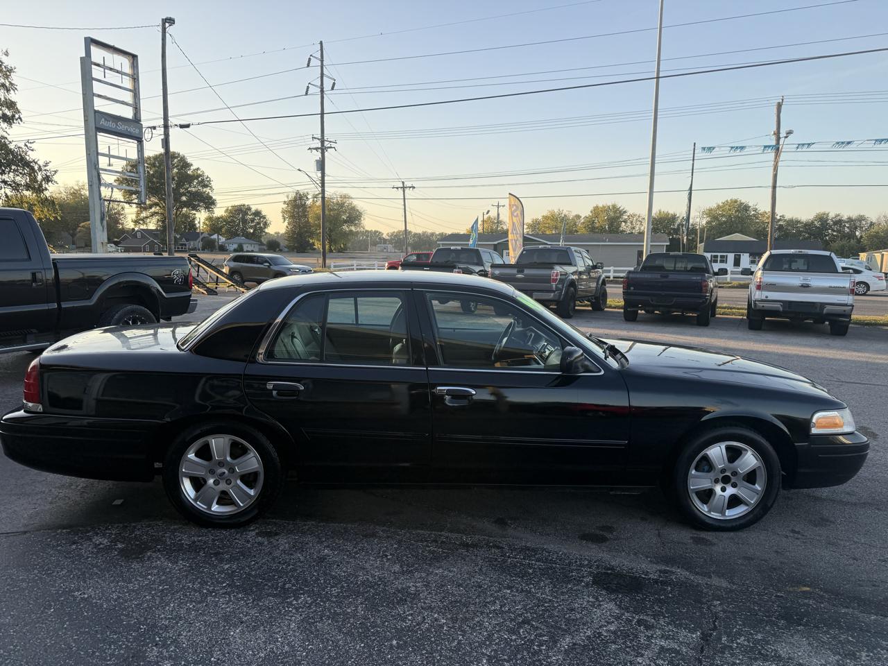 Ford Crown Victoria LX 2011