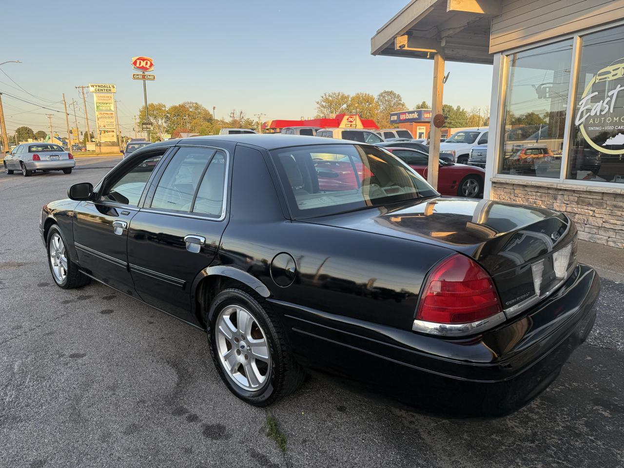 Ford Crown Victoria LX 2011