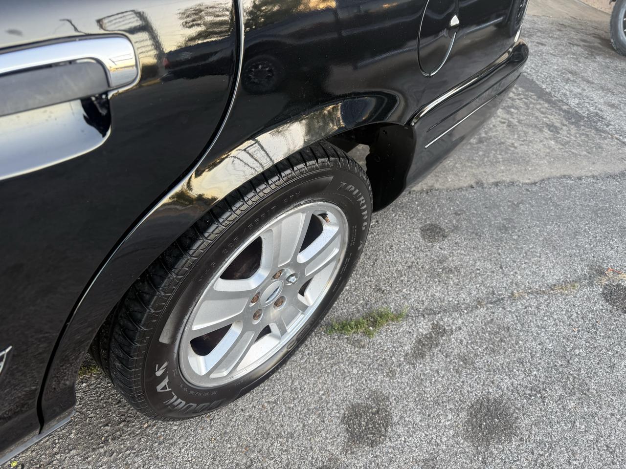 Ford Crown Victoria LX 2011