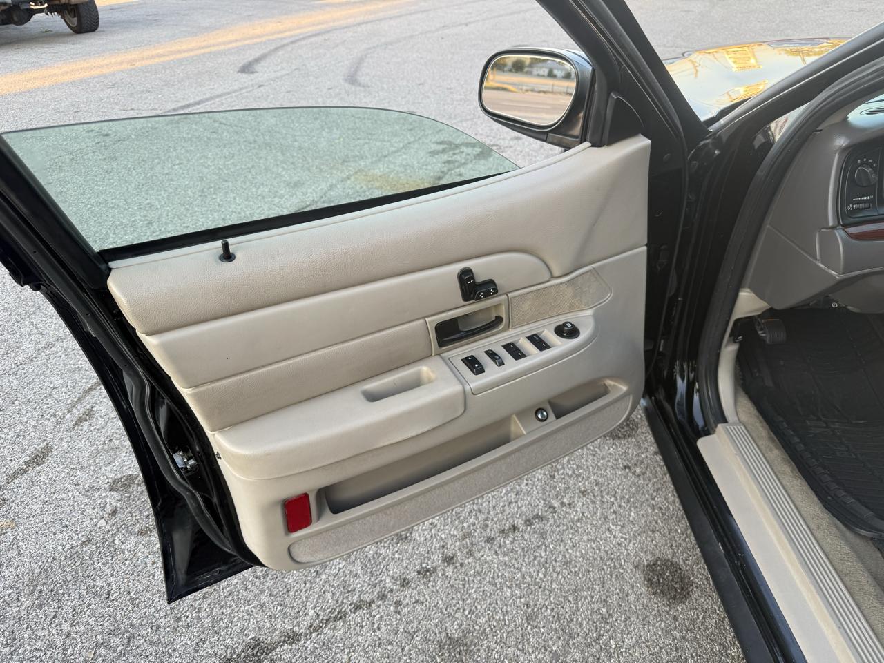 Ford Crown Victoria LX 2011