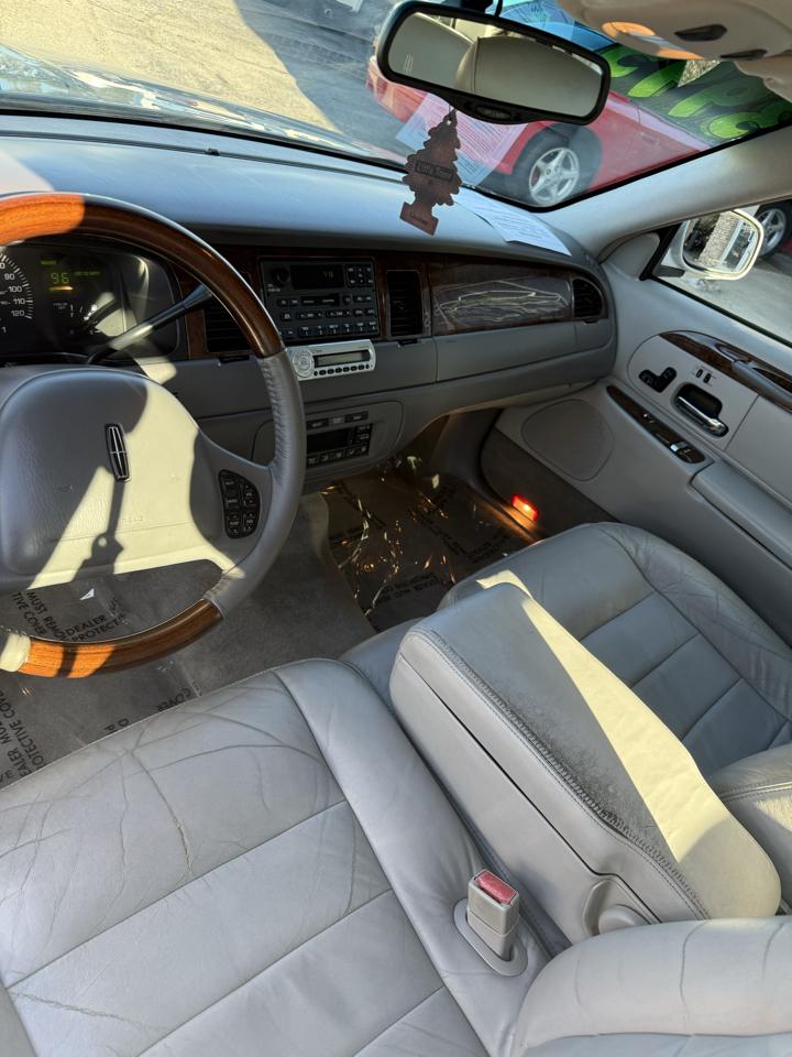 Lincoln Town Car Signature 2002