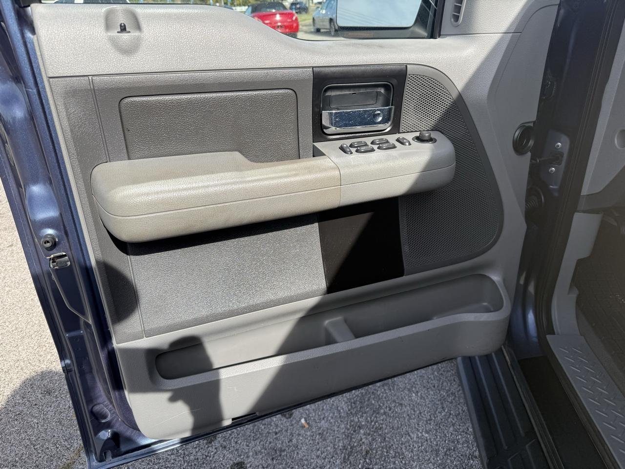 Ford F-150 4WD SuperCrew 145" XLT 2004