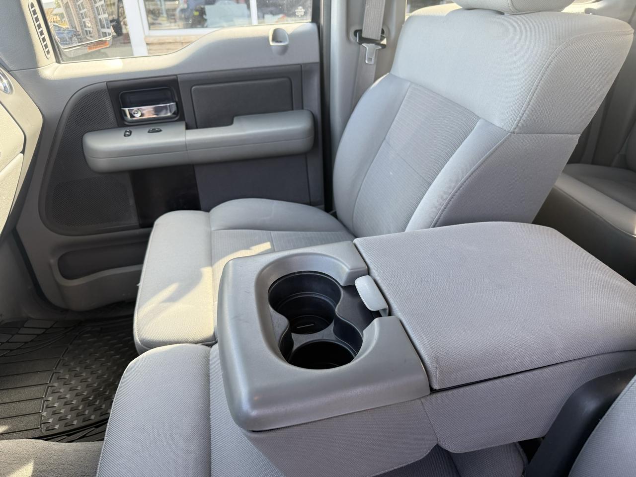 Ford F-150 4WD SuperCrew 145" XLT 2004