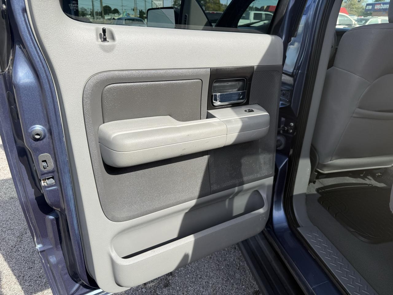 Ford F-150 4WD SuperCrew 145" XLT 2004