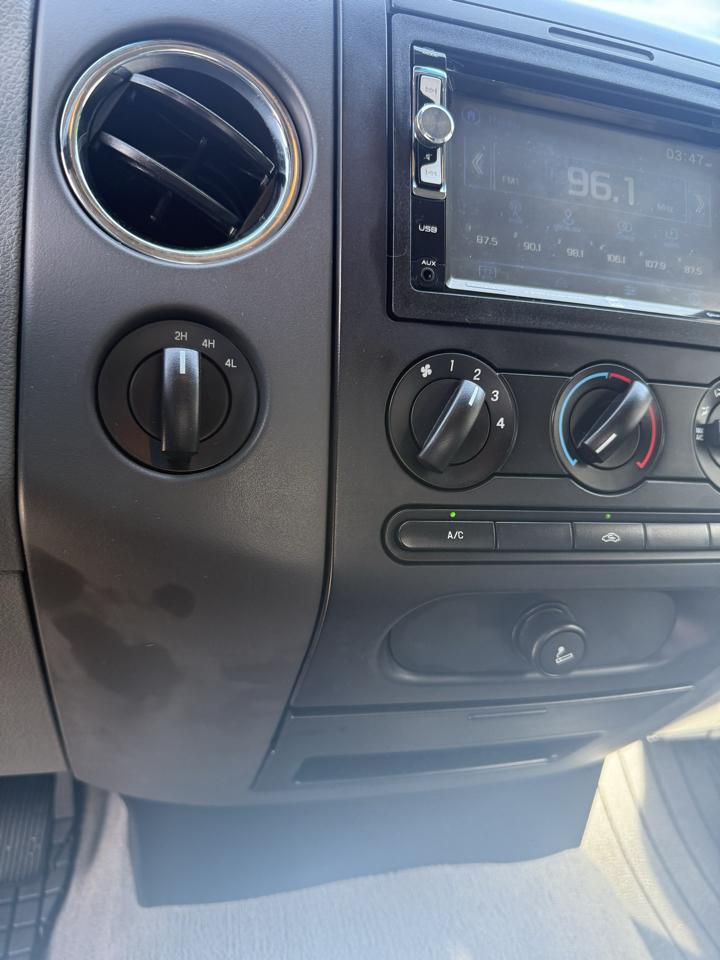 Ford F-150 4WD SuperCrew 145" XLT 2004