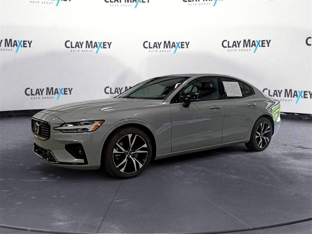 2024 Volvo S60 B5 Plus Dark Theme