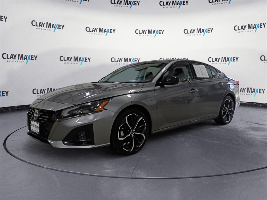 2024 Nissan Altima SR's photo