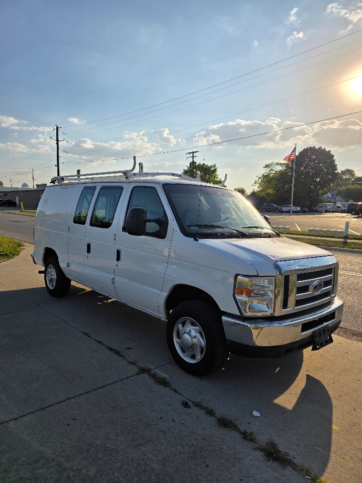2008 Ford E-150 photo 2