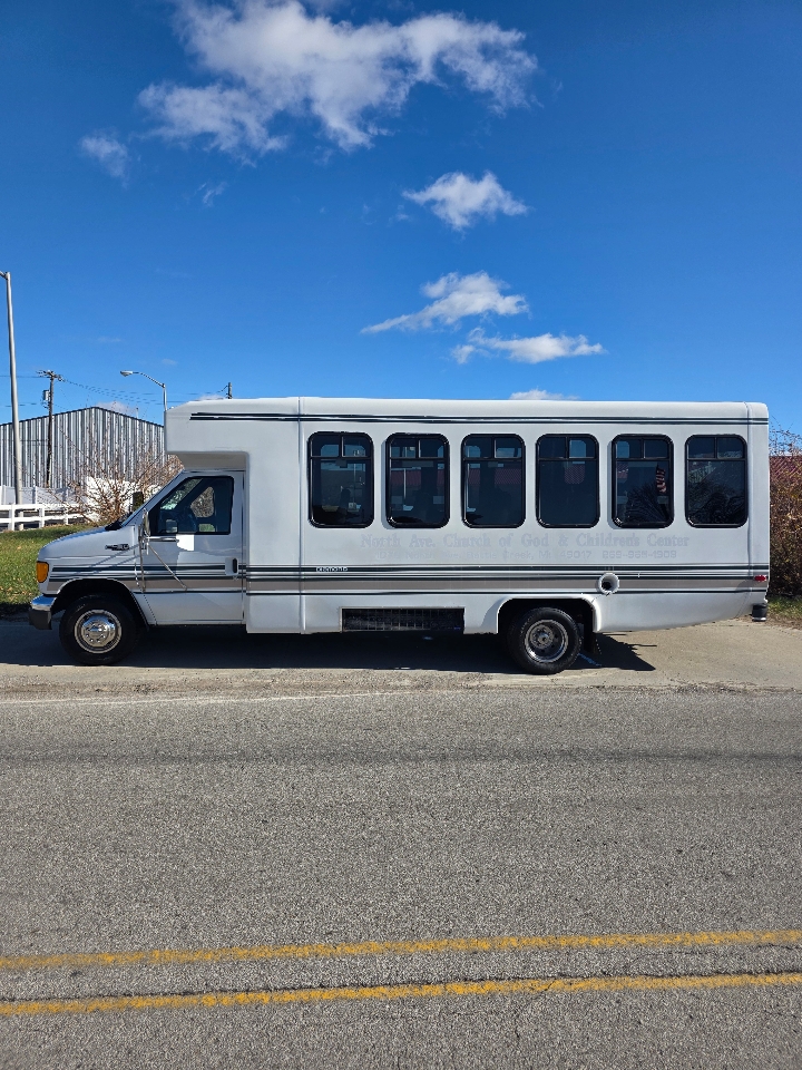 2005 Ford E-450 photo 4