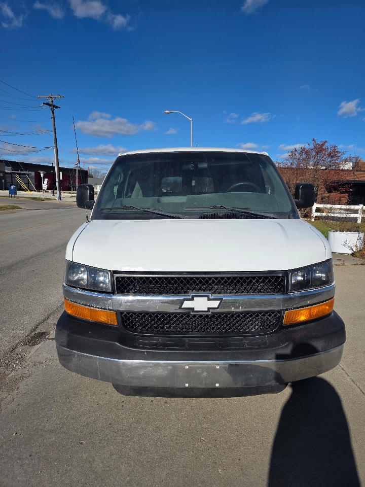 2008 Chevrolet Express 3500 photo 3