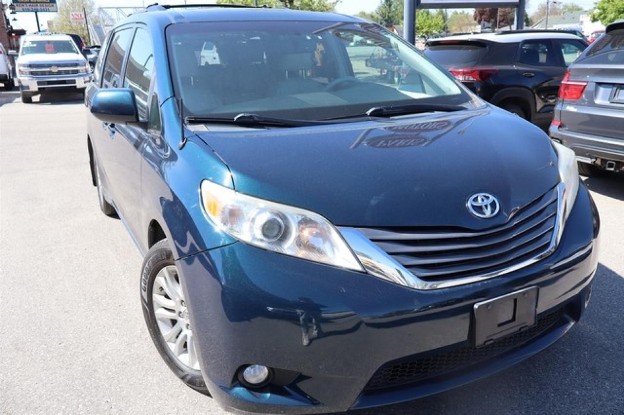 Toyota Sienna  2011