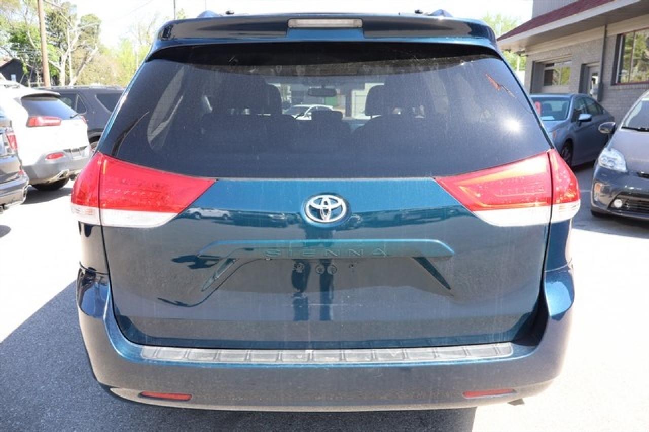 Toyota Sienna  2011