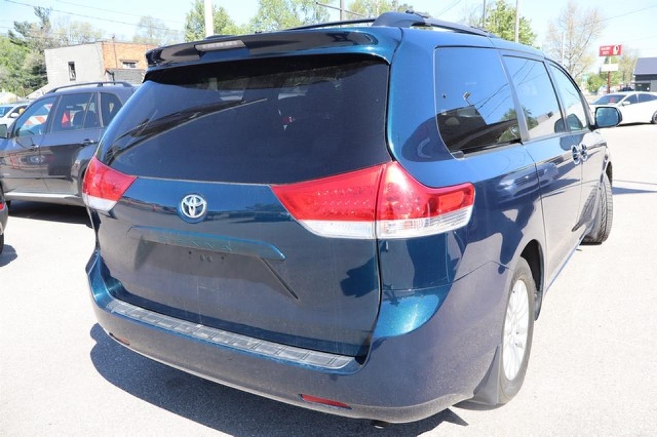 Toyota Sienna  2011