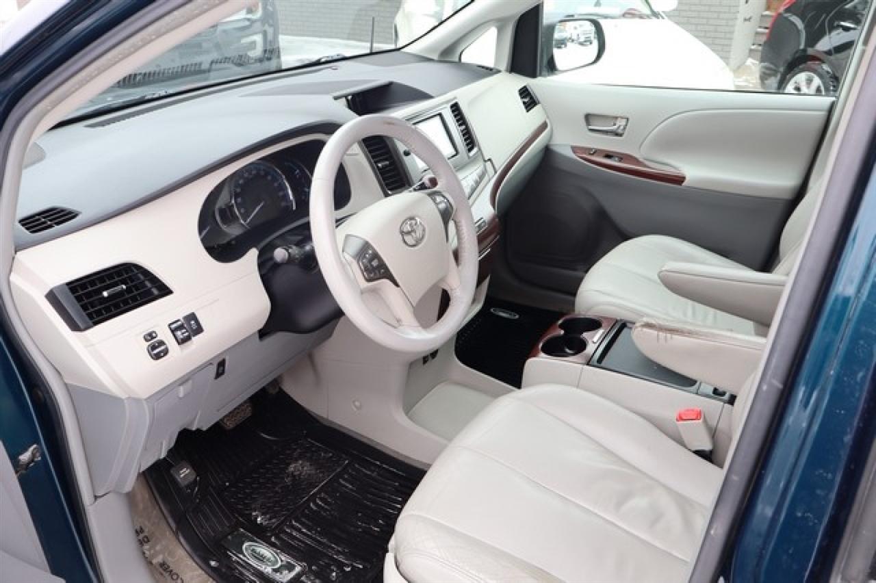 Toyota Sienna  2011