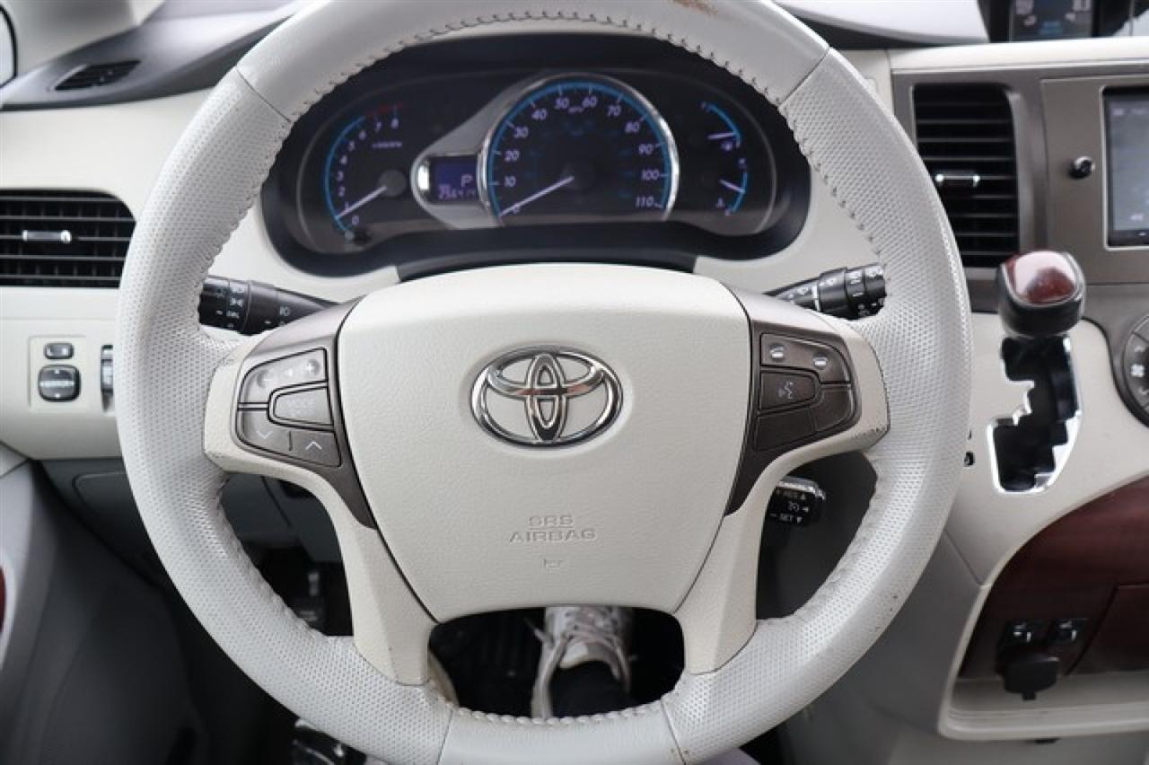 Toyota Sienna  2011