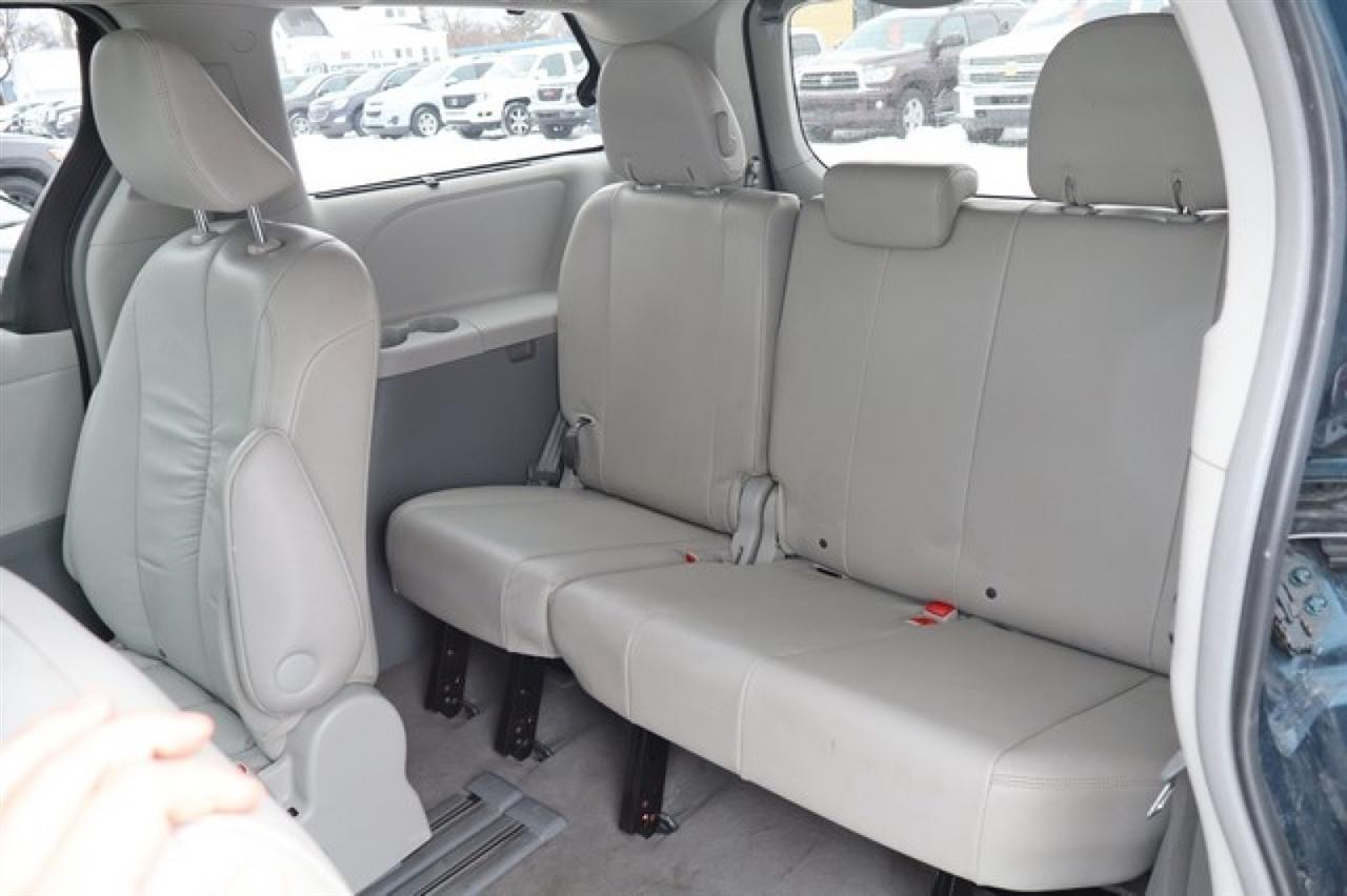 Toyota Sienna  2011