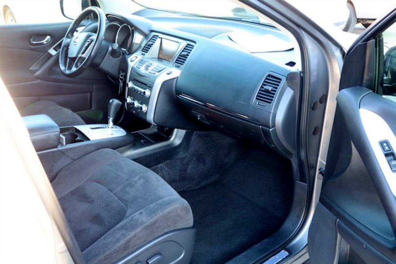 2014 Nissan Murano SV photo 13