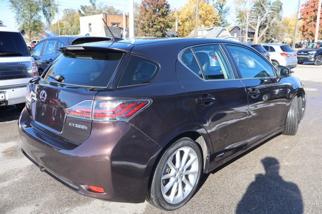 Lexus CT 200h  2012
