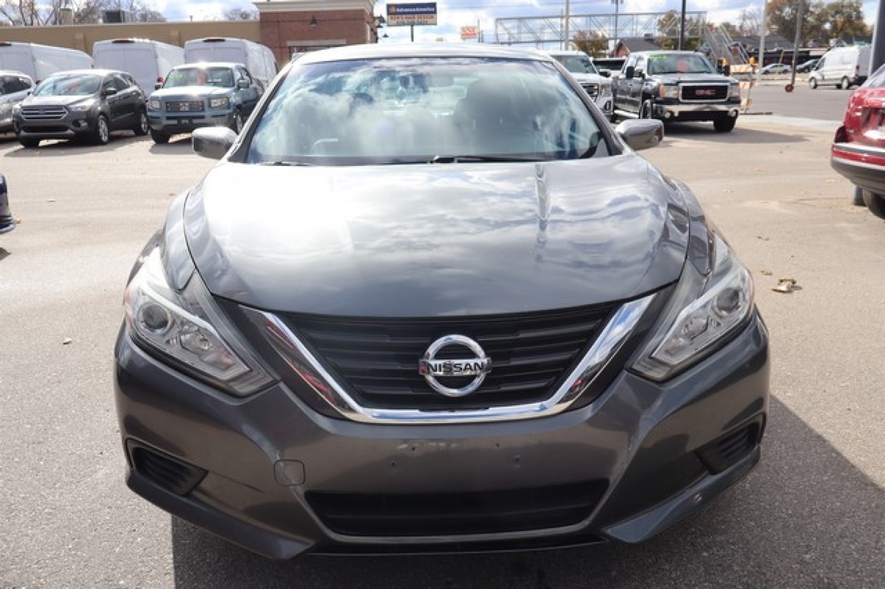 2016 Nissan Altima 2.5 photo 2