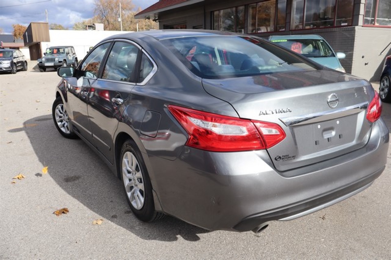 2016 Nissan Altima 2.5 photo 4